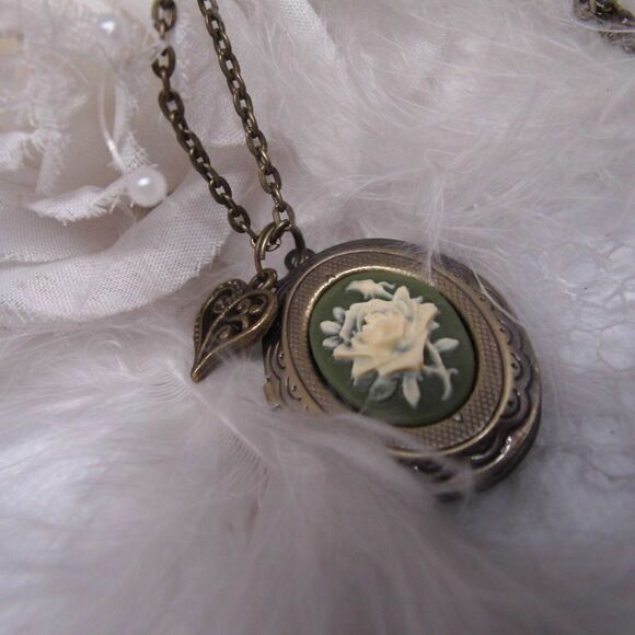 - Bronze Memorial Antique Rose Green locket Photo - Picture 3 of 9